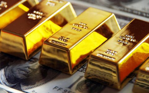 金价大跌中的黄金回收商：下跌速度比给客户报价速度都快，忙活一天还赔了一万多