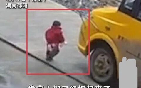 原创
            痛心！1岁半男童独自过马路遭校车碾压身亡，家属不满主次责任划分