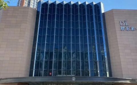 闹大了！许昌酒店被胖东来“带坏” 保安半夜给住宿客人洗车！