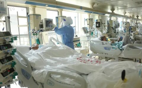 卫健委回应「我国重症救治能力」，表示「全国重症床位接近每 10 万人 10 张」，有哪些信息值得关注？