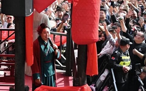 当开封王婆来到武汉木兰不夜城时，湖北网友已经开始道歉了！