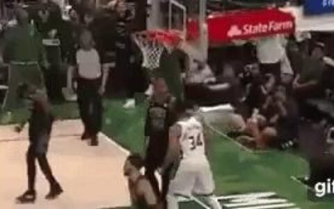 21-22 NBA 东部半决赛，凯尔特人扳平总比分 2:2 雄鹿，霍福德 30+8，如何评价这场比赛？