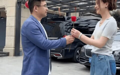 妈妈520幸福晒9个孩子，网友：能养这么多孩子的家庭不差钱！