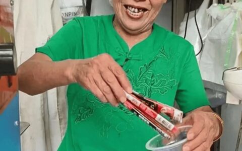 南京“10元咖啡阿姨”走红，并非莫名其妙
