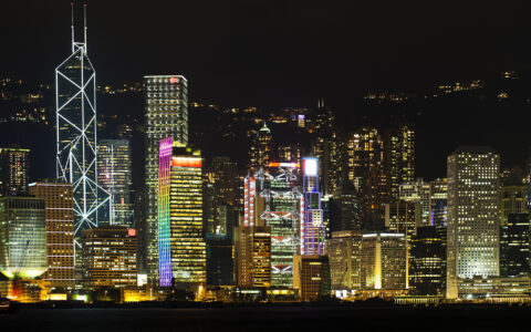 从灯火辉煌看未来：香港经济将持续恢复