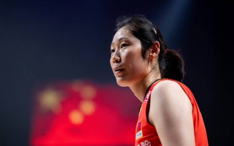 李盈莹朱婷口径一致，让记者去问蔡斌，中国女排两大主攻或有不满