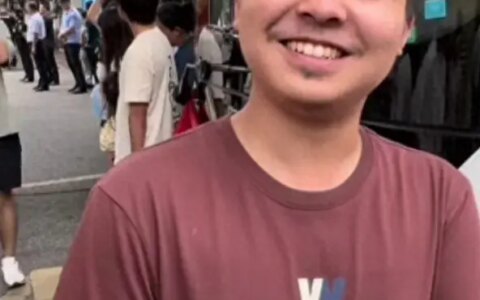 四川绵阳一男生跑出考场，笑称：高中3年白读了，数学太简单了-绵阳中学高考送考视频