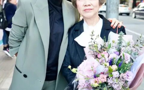 以爱之名 | 明星和妈妈给你9个母亲节送礼灵感-明星母亲节对妈妈说的祝福语有哪些