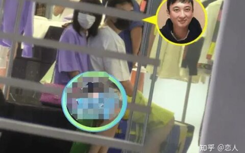 不惧舔狗外号！王思聪与美女逛商场 女方还把玩他的手-王思聪带美女聚餐