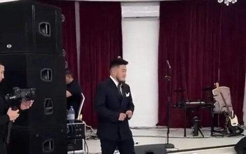 哈萨克斯坦新郎独自举行婚礼，引发热议，两天前他被新娘抛弃了-哈萨克斯坦婚姻