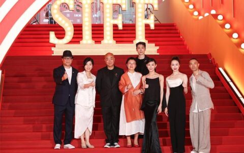星光熠熠！众多知名剧组、电影人亮相第26届上海国际电影节红毯-上海国际电影节21届