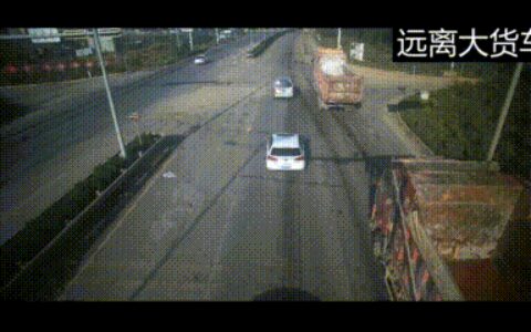 1死3伤！贵州毕节姐弟4人同骑一辆电动车与货车相撞！-毕节31人