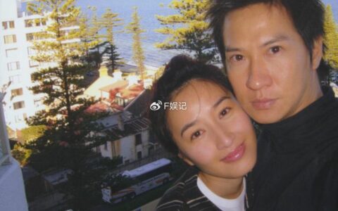 张家辉夫妇带女儿出去开心逛街 关咏荷走出丧弟之痛笑着帮手拍照-张家辉老婆关咏荷什么时候结婚的呀