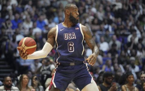 热身赛-詹姆斯绝杀浓眉15+11 美国男篮1分险胜南苏丹-美国nba詹姆斯身高多少