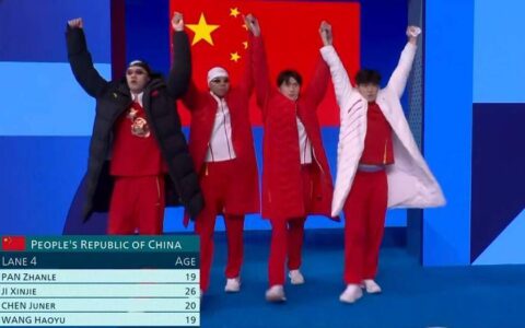 太强了！潘展乐46秒92打破奥运纪录，但一枚奖牌咋这么难
