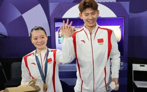 黄雅琼夺冠现场被求婚-黄雅琼采访哭了